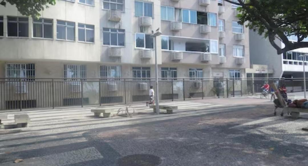 Apartamento Em Frente Ao Mar! Curta O Rio Com Tranquilidade, Conforto E Muitas Facilidades!!